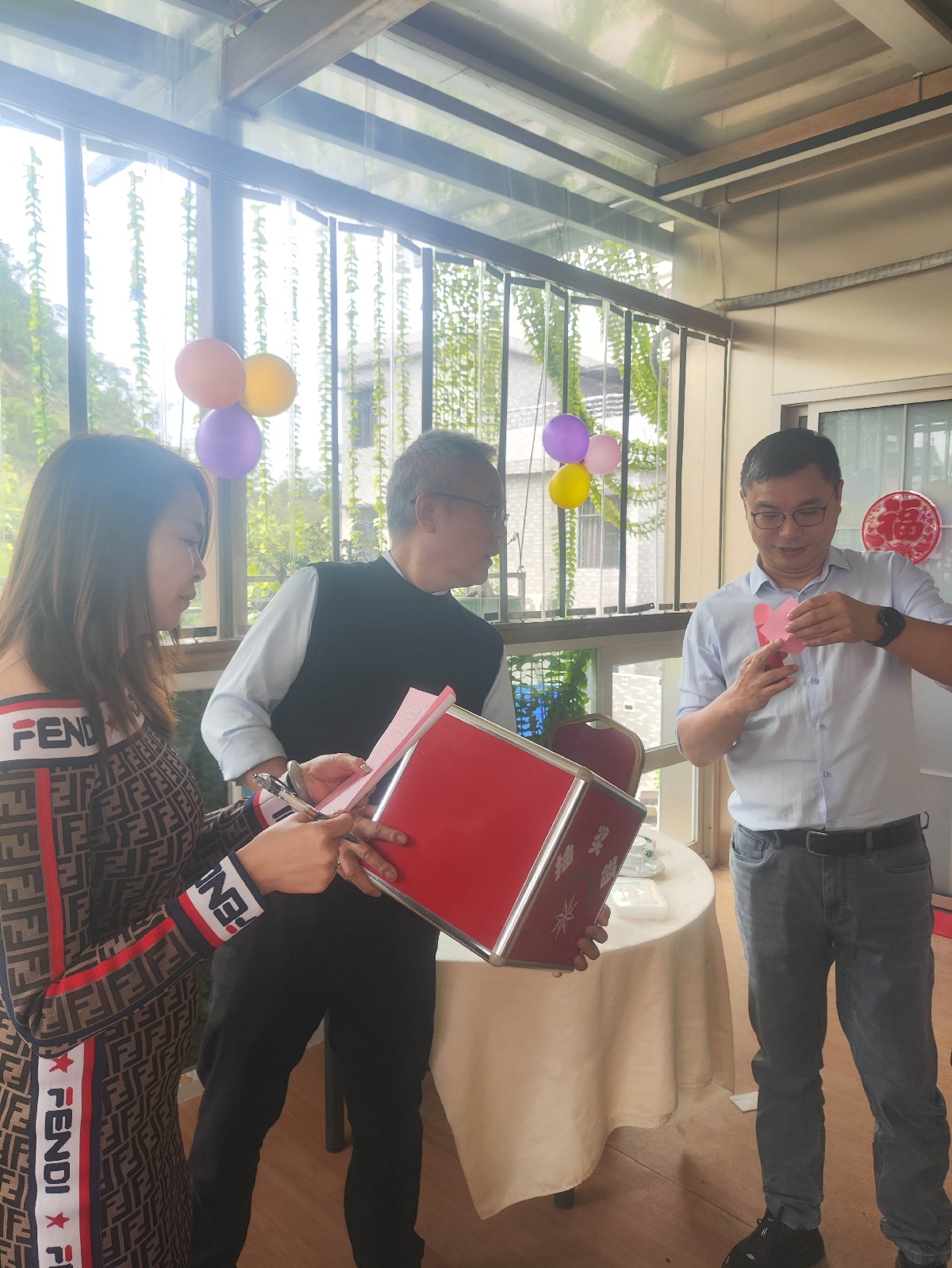 張總第二輪抽獎(誰是幸運兒呢)(1).jpg 張總第二輪抽獎(誰是幸運兒呢)(1).jpg